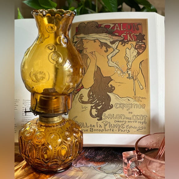 Vintage LE Smith Moon and Stars Amber Glass Oil Lamp - Picture 13 of 17